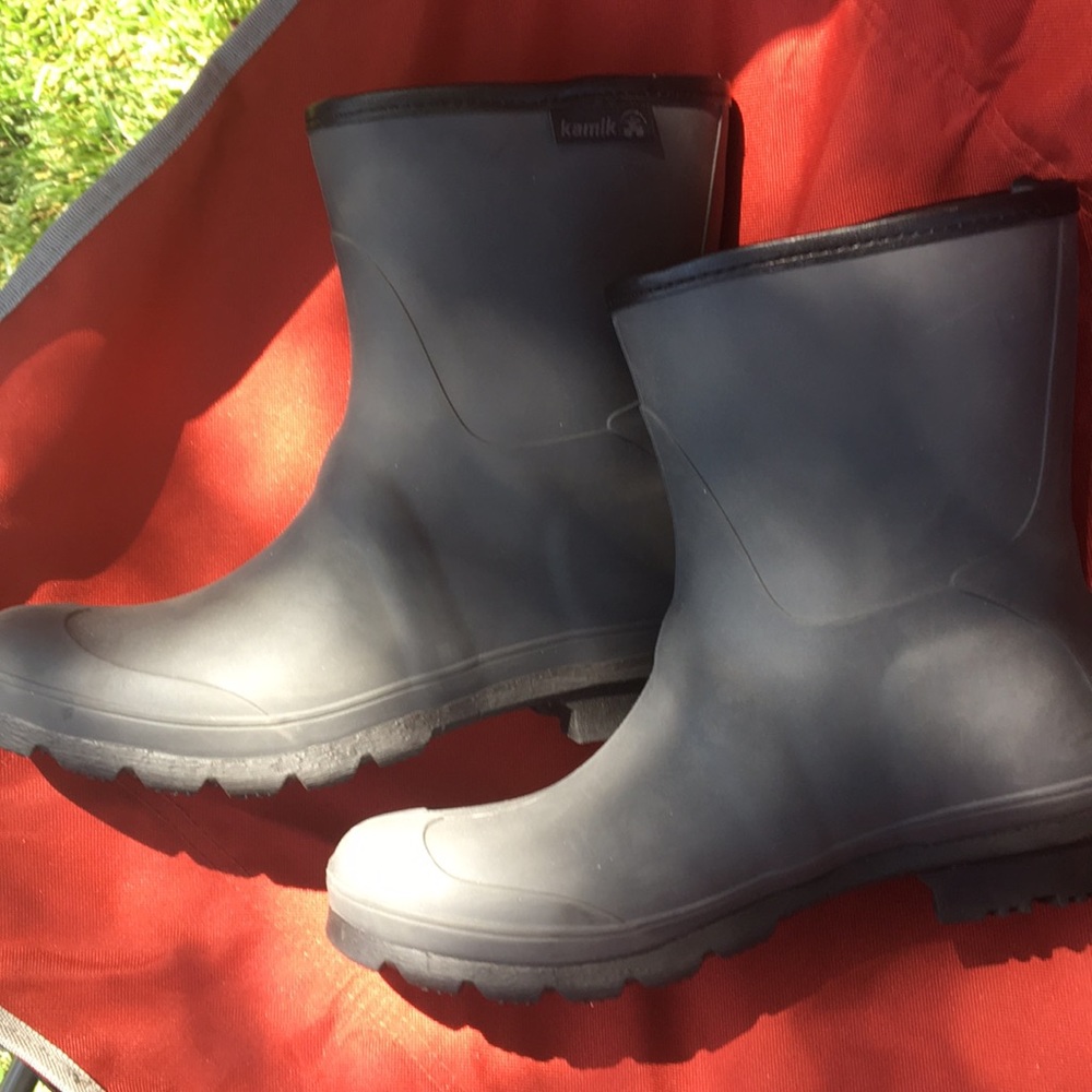 Kamik size 11 grey women’s rain boots